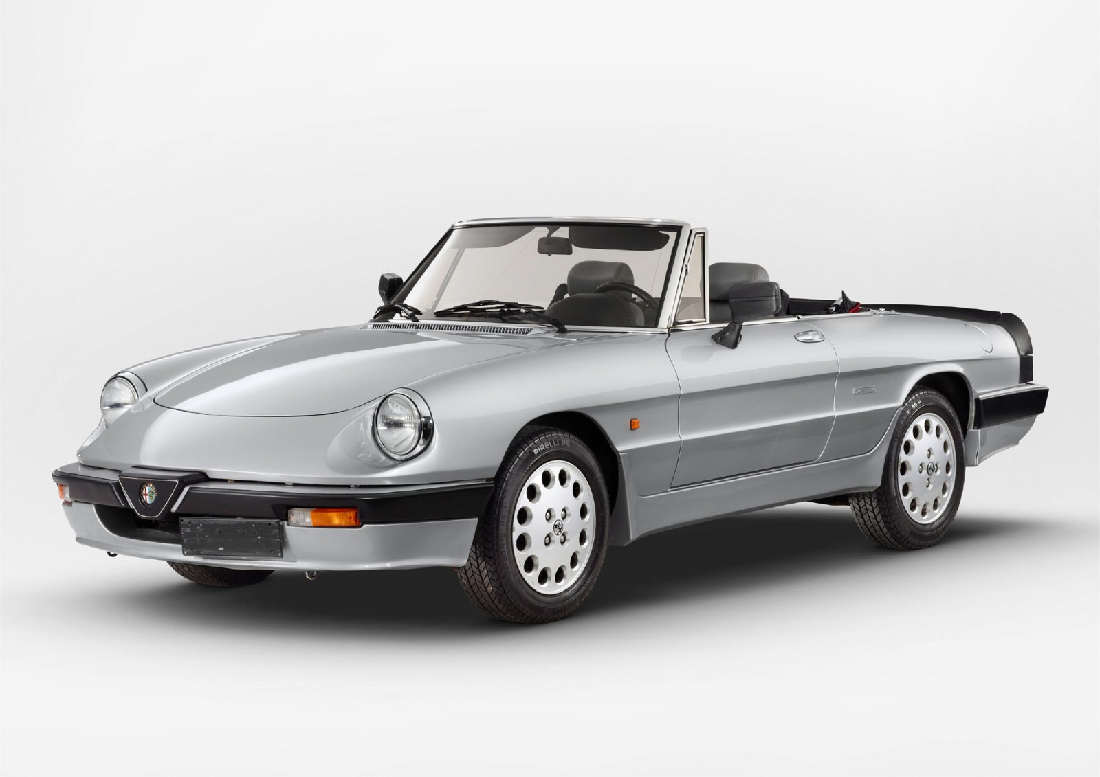 Alfa Romeo 2.0 Spider of Kolaha Collection Vintage Cars