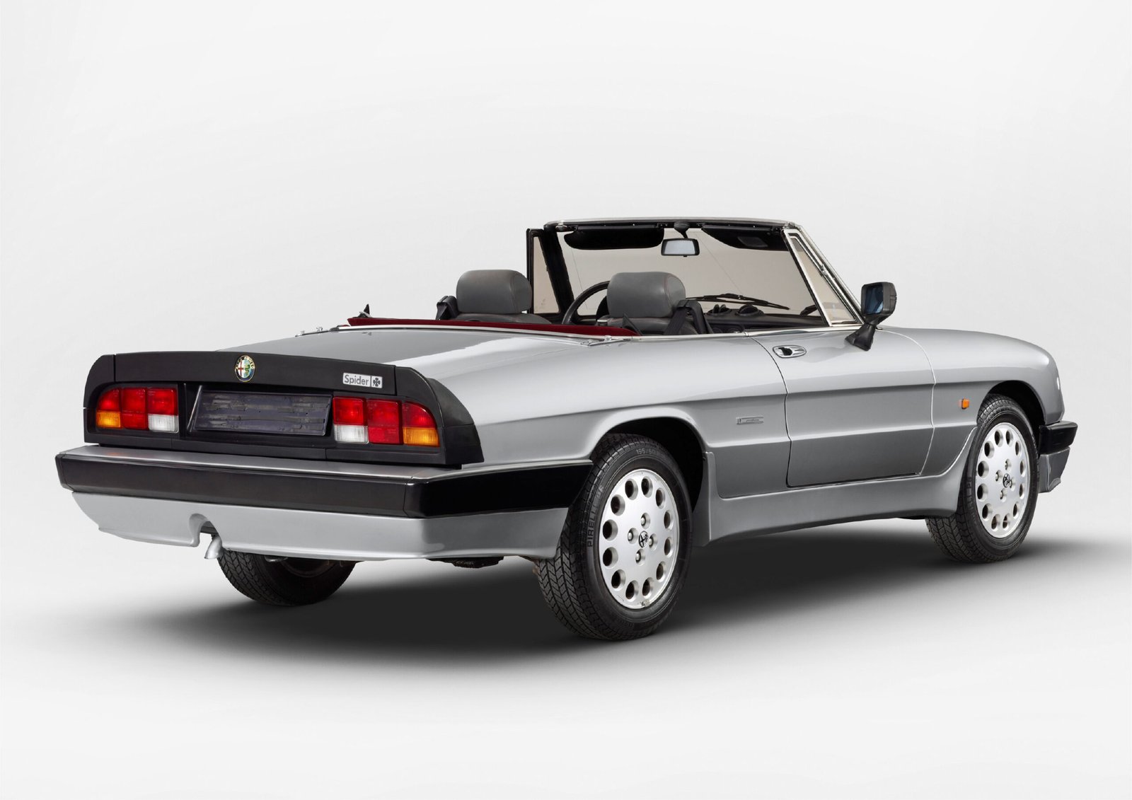 Alfa Romeo 2.0 Spider of Kolaha Collection Vintage Cars