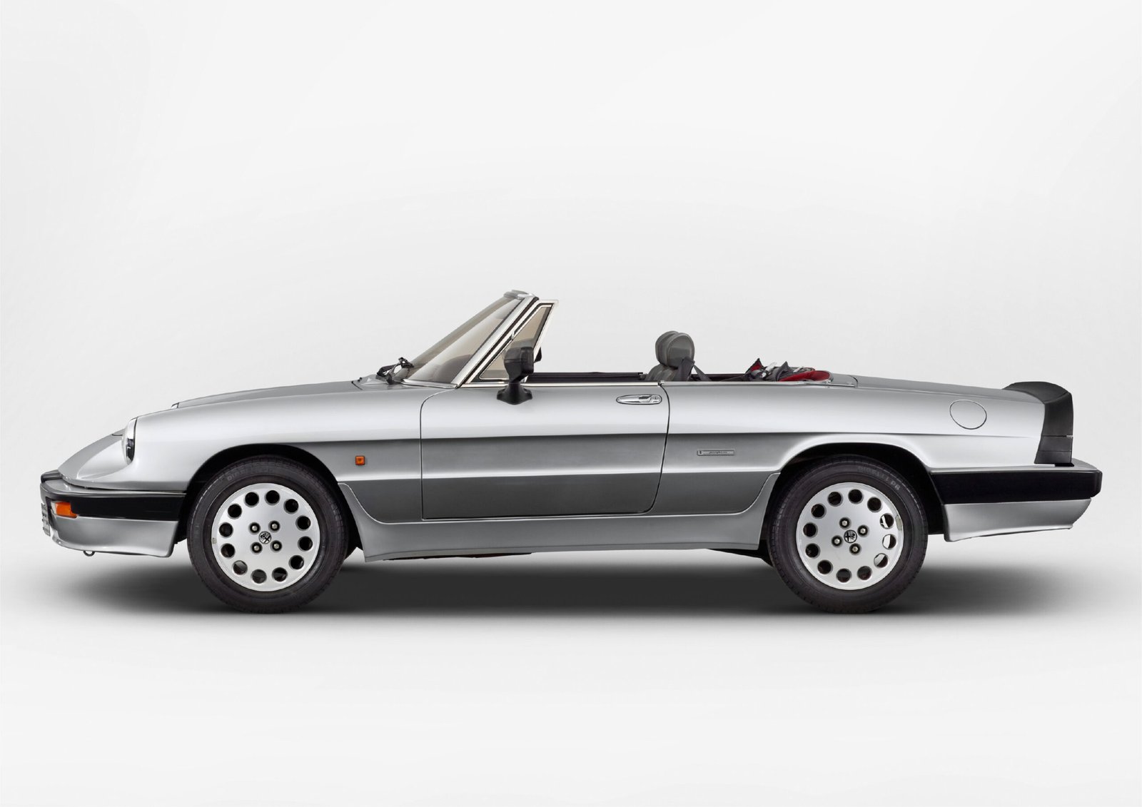 Alfa Romeo 2.0 Spider of Kolaha Collection Vintage Cars