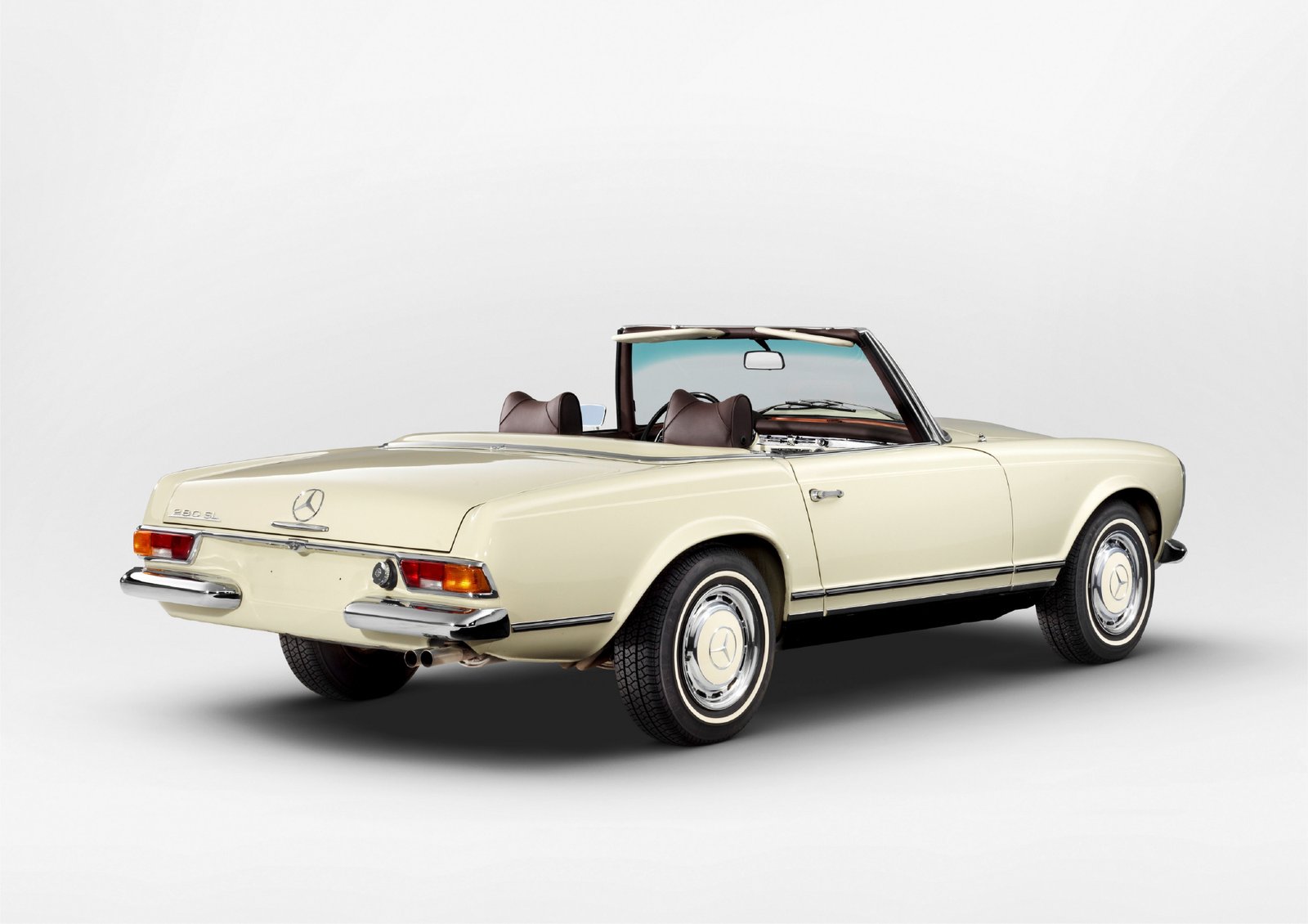 Mercedes-Benz 280 SL of Kolaha Collection Vintage Cars