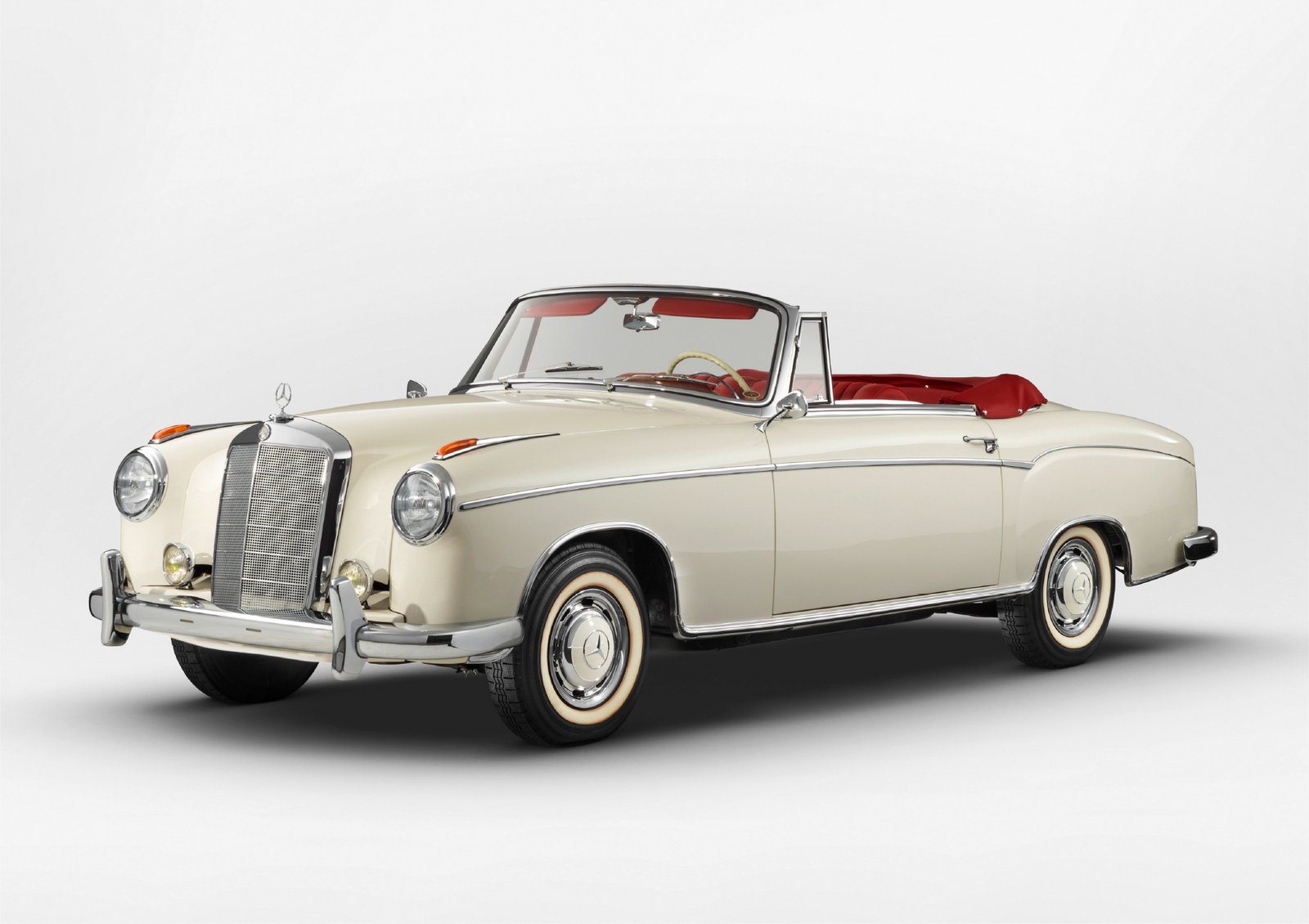 Mercedes-Benz 220 SE of Kolaha Collection Vintage Cars