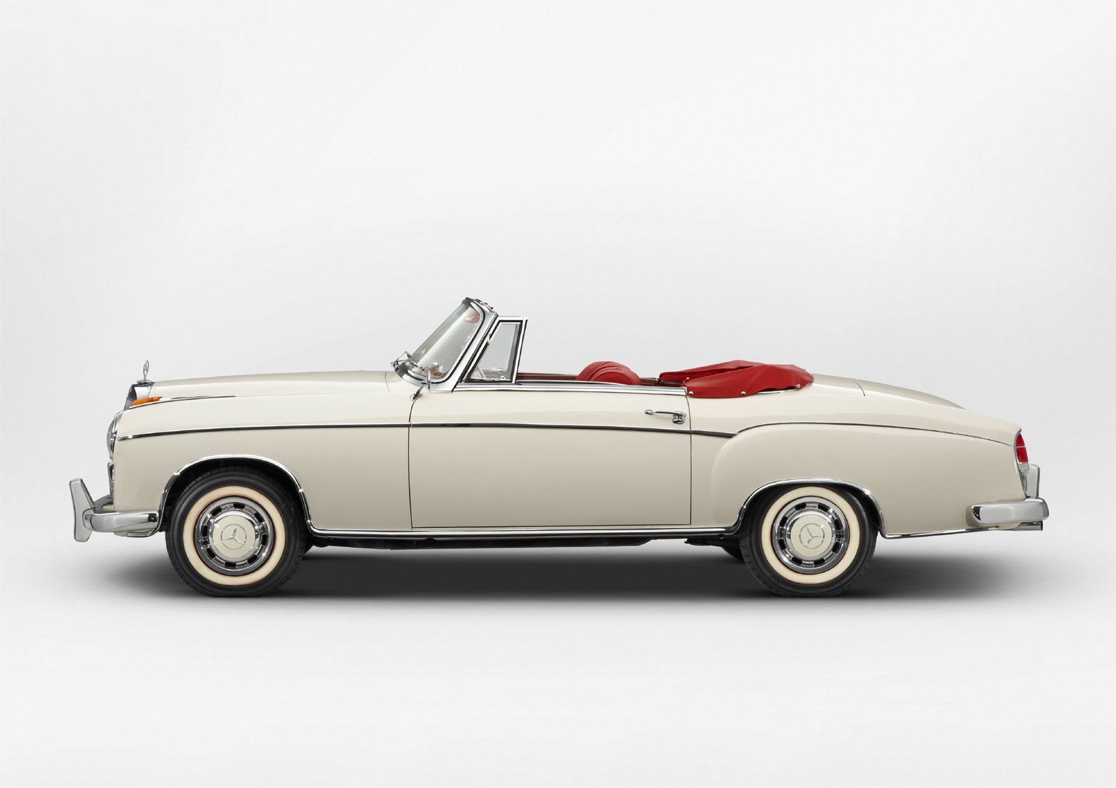 Mercedes-Benz 220 SE of Kolaha Collection Vintage Cars