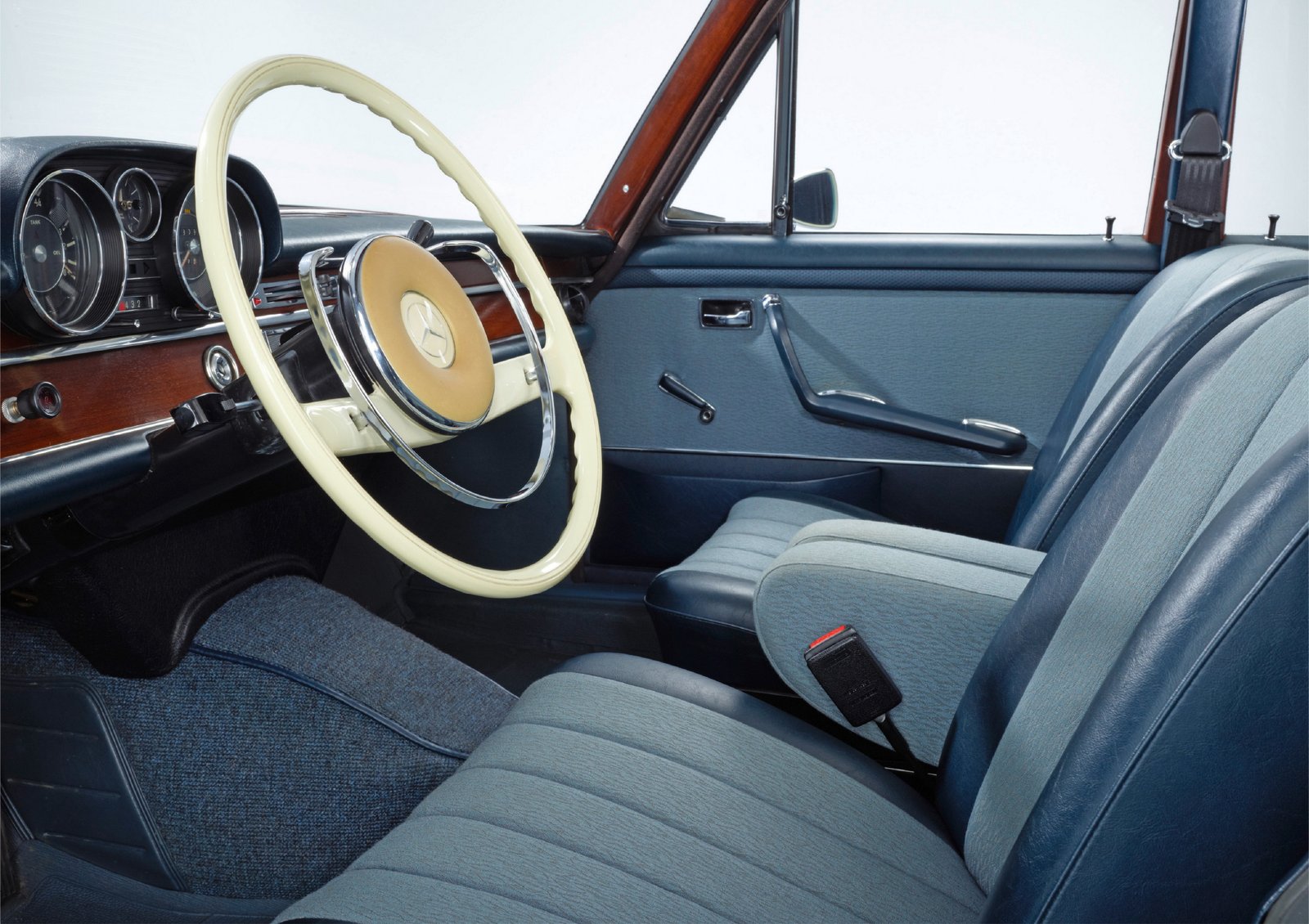 Mercedes-Benz 250 SE of Kolaha Collection Vintage Cars