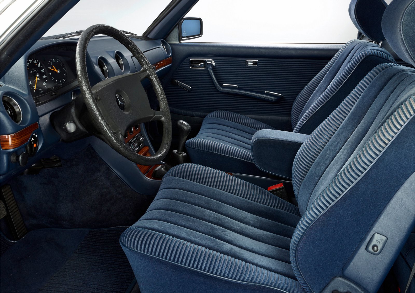 Mercedes-Benz 280 CE of Kolaha Collection Vintage Cars