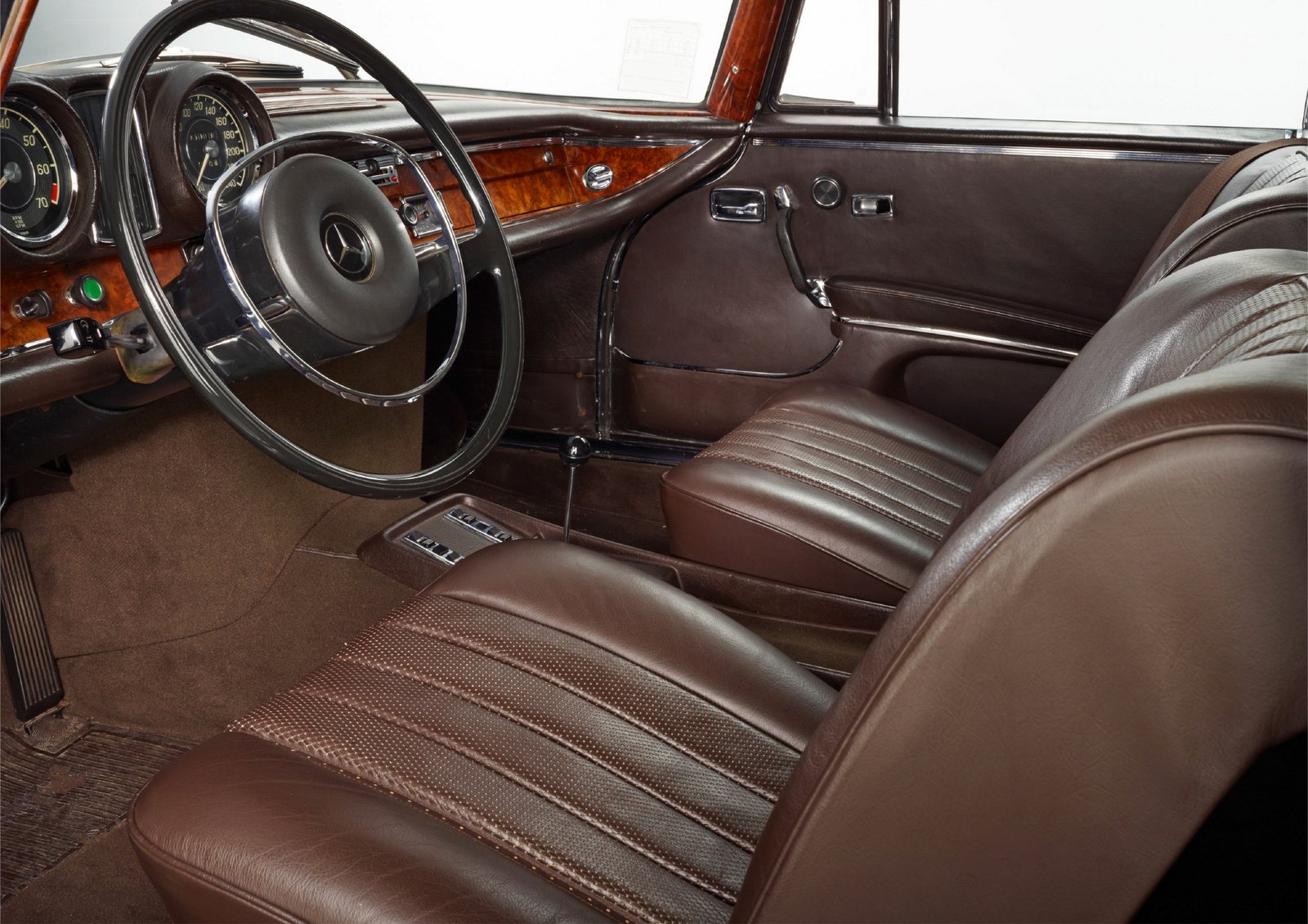 Mercedes-Benz 280 SE 3.5 of Kolaha Collection Vintage Cars