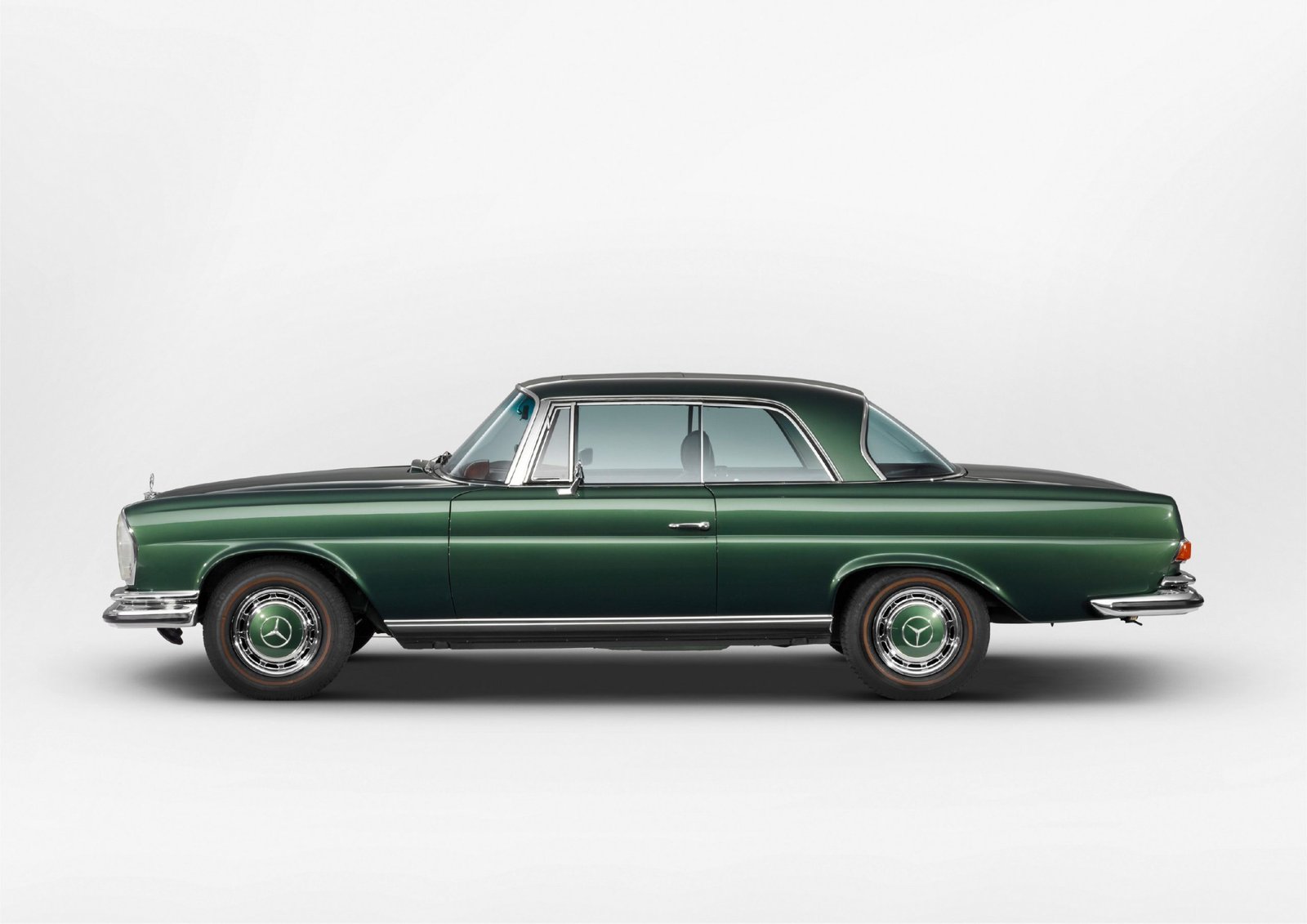 Mercedes-Benz 280 SE of Kolaha Collection Vintage Cars