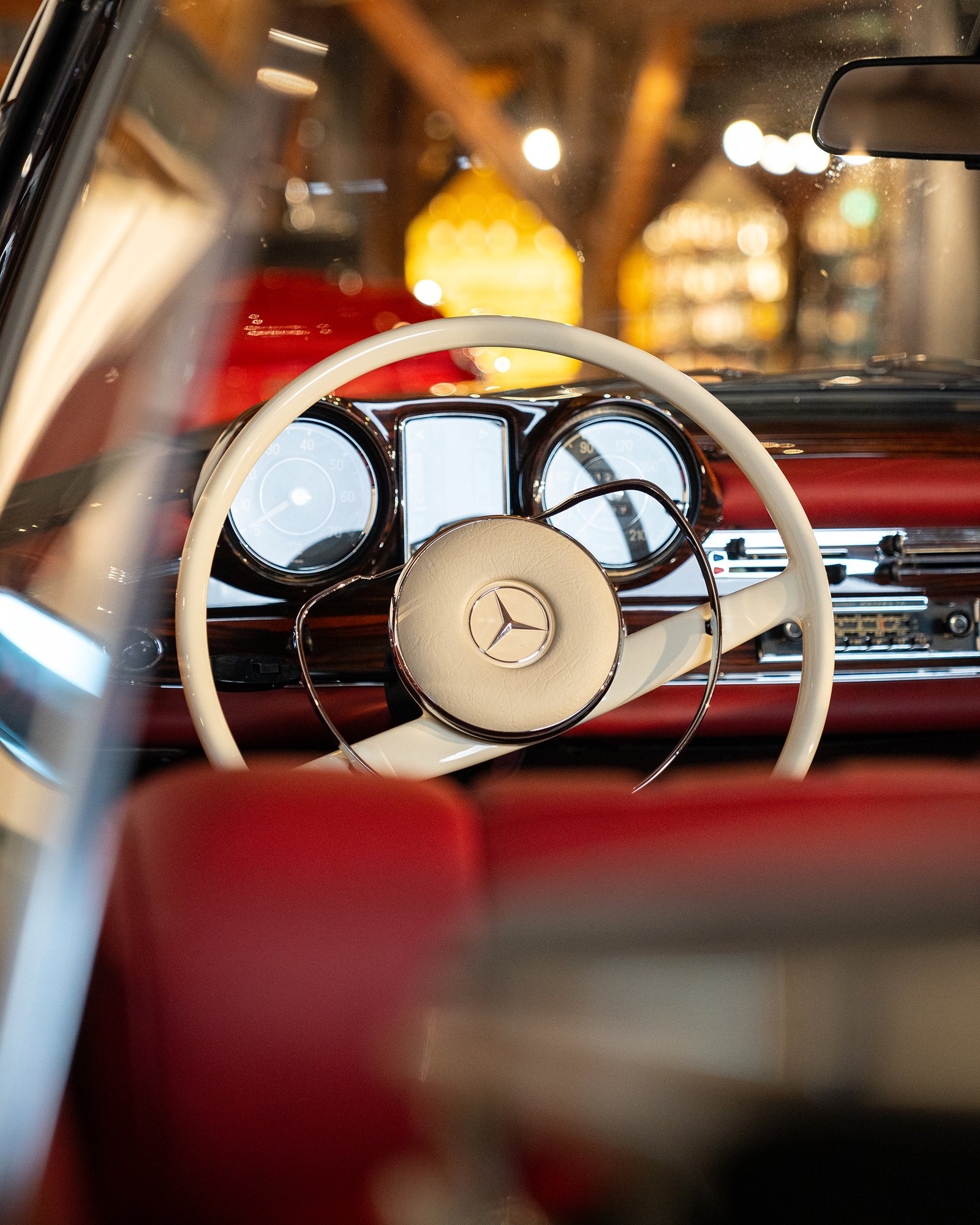 Mercedes-Benz 300 SE of Kolaha Collection Vintage Cars