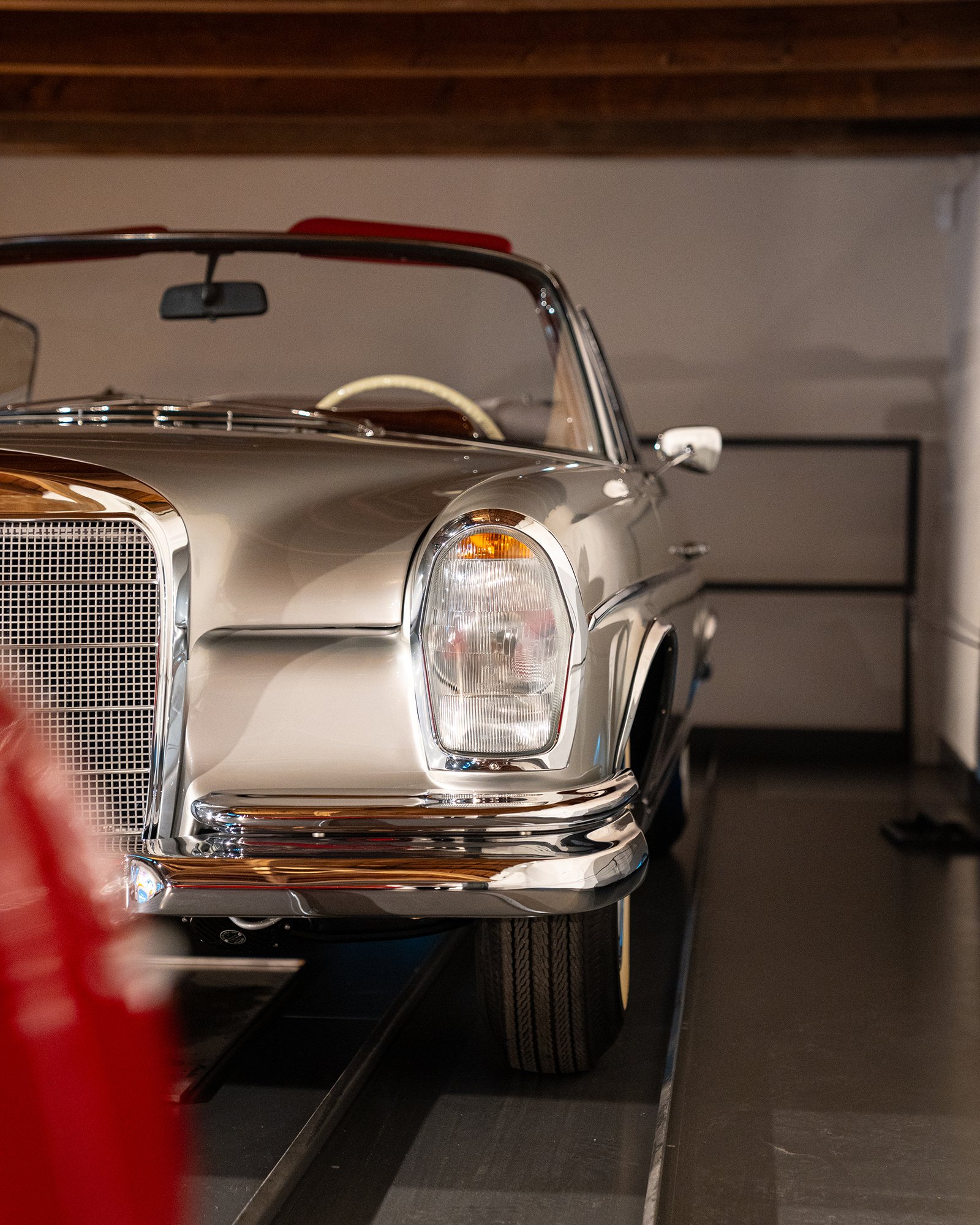 Mercedes-Benz 300 SE of Kolaha Collection Vintage Cars