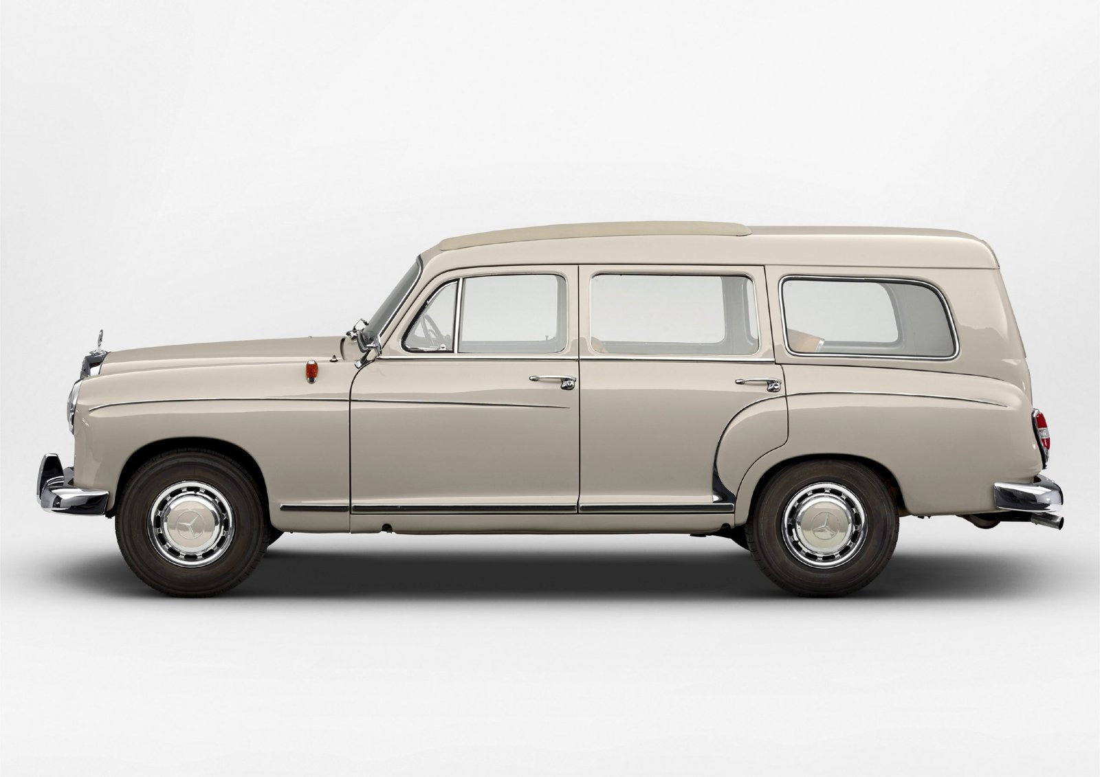 Mercedes-Benz 190b of Kolaha Collection Vintage Cars